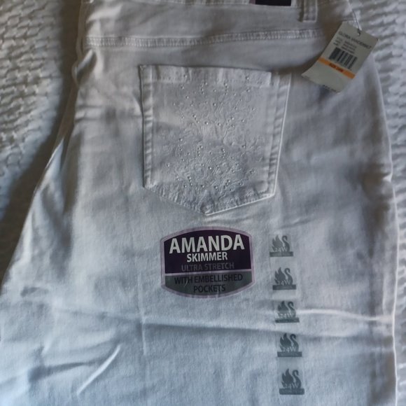 GLORIA  VANDERBILT  CAPRI SHORTS - Picture 2 of 6